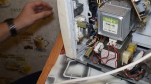 Сгорает предохранитель в микроволновой печи. Что делать?