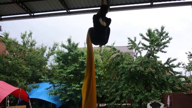 Воздушные полотна в женском клубе "Крылья" смотреть онлайн