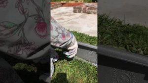 Как установить дверцу поддувала , начальный этап. Делает девушка.