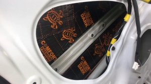 Тойота Рав4 не радовал толщиной и жесткостью металла в дверях и на крыше, добавили материалов