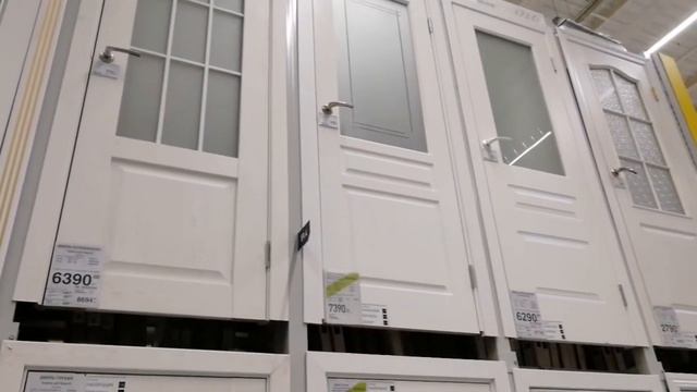 Бауцентр. Смотрим ламинат, двери, обои....