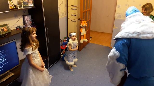 К нам пришел Дед мороз смотреть онлайн