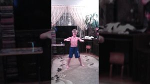 Мальчик 7 лет круто танцует