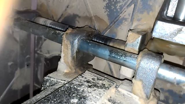 Makita MLT-100 stripped threads смотреть онлайн