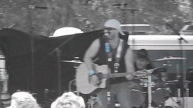 Tim Charron=Country Rock w/ Twist O Lime "Drinkin 'Bout You" смотреть онлайн