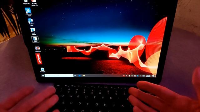 התנסות ראשונה בלפטופ המתקפל של לנובו - Lenovo ThinkPad X1 Fold смотреть онлайн