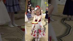 Детская игра с бубном