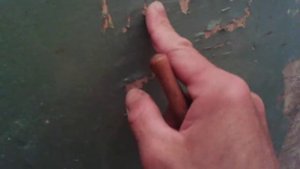 Удаление старой краски со стены