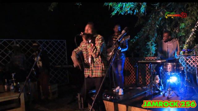Bebecool Producer Ronnie on dis one showcasing another talent in him at Jamrock 256 смотреть онлайн