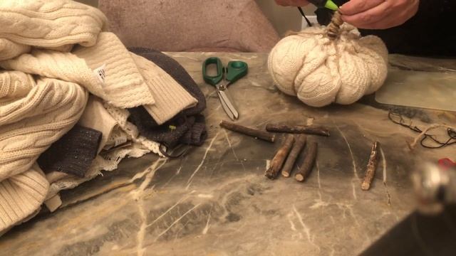 THE BEST PUMPKIN SWEATER TUTORIAL-HOW TO MAKE A SWEATER PUMPKIN-DIY FALL DECOR смотреть онлайн