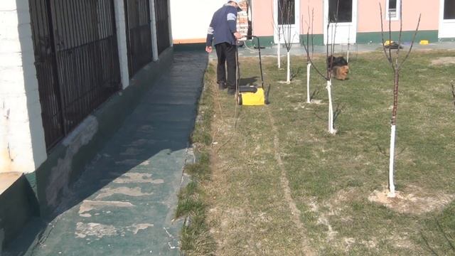 Весенняя очистка газона смотреть онлайн