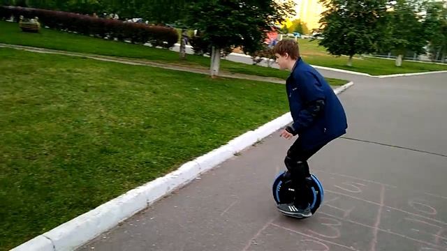 Прыжки на моноколесе на бордюр смотреть онлайн