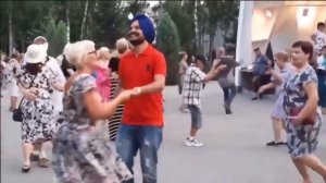 ПРИНОСИЛ ТЫ БУКЕТЫ АЛЫХ ?РОЗ ?