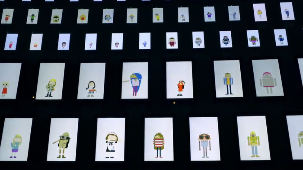 300 смартфонов исполнили Бетховена! смотреть онлайн