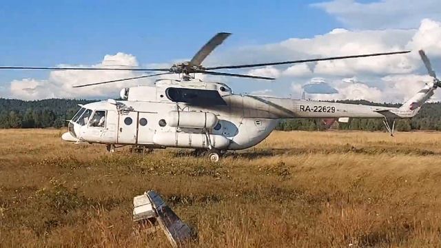 МИ-8 запуск и взлет. г.Онега смотреть онлайн