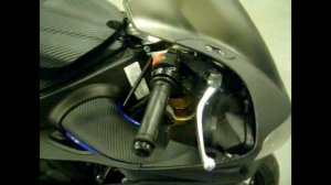 Стайлинг мотоцикла Yamaha R1 плёнкой Carbon 3D