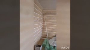 Стык вагонки и бревна ,нанесли теплый шов.