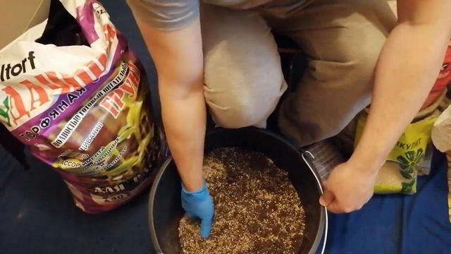 42. Делаю свою почвосмесь для высадки проросших семян огурцов перца и томата. смотреть онлайн