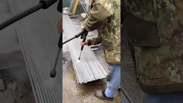 Мойка 200 бар - надежный помощник в подготовке металла к сварке. Мощный насос RR1520 обеспечивает... смотреть онлайн