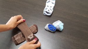 Четыре способа сложить детские носки