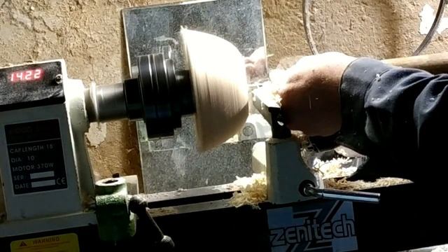 Вытачиваем деревянную миску из ясеня. Резьба по дереву.