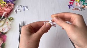 Бантики из атласной ленты за 1 Минуту Как сделать бантик на вилке / Make Simple Easy Bow DIY