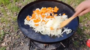 КУРИНЫЕ НОЖКИ С КАРТОФЕЛЕМ В СКОВОРОДЕ НА ПРИРОДЕ