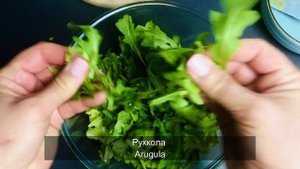 Теплый салат с карамелизированной грушей и голубым сыром /Warm pear and blue cheese salad