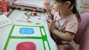 книжка с наклейками чудики, развивает фантазию и воображение ребенка