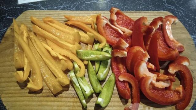Консервированные болгарские перцы соломкой с уксусом на зиму