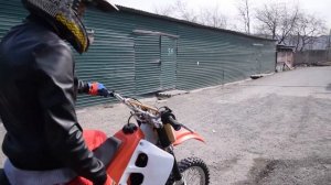 Honda CR250 Едет! Сравнение моделей на Алюминиевой и Железной рамах.