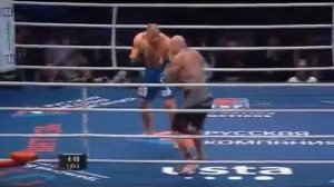 Русский Ваня гасит на раз два три. Бои без правил ММА восьмиугольник.