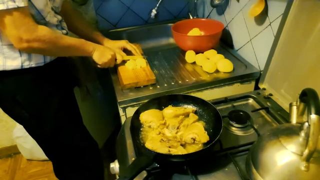 Окорочка с картошкой на сковородке 2