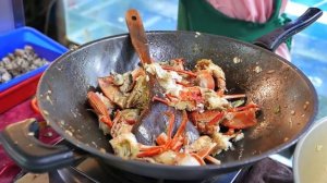 Уличная еда Кореи. Раки со шкарлупой в салат. Как готовить