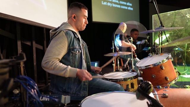 The Belonging Co - Come Alive (Resurrection Power) - (Drum Cam Live) смотреть онлайн