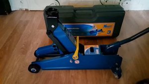 Домкрат Подкатной KRAFT КТ 820005 (Подъём 3 Тонны; В Кейсе)