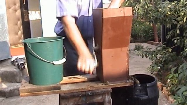 Как быстро давить виноград для вина. смотреть онлайн