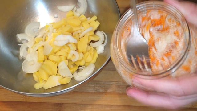 Этот салат вы будете готовить всю зиму. Салат из квашеной капусты и картофеля из 90-х годов смотреть онлайн