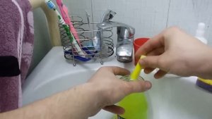 Светящаяся жидкость в домашних условиях  ПОРАЗИТЕЛЬНО!