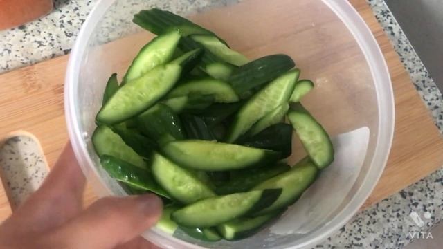 Cucumber salad. Easy and tasty ?. Огуречный салат очень простой но вкусный . смотреть онлайн