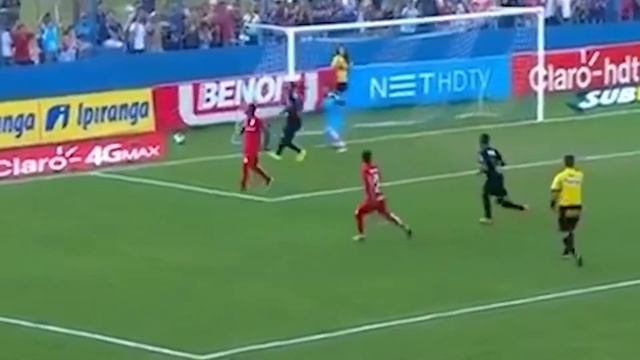 15 случаев когда вратари сейвили ворота без рук смотреть онлайн