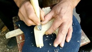 Геометрическая резьба украшаем деревянную лошадку на колесиках