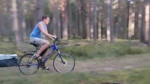 Одноколёсный туристический велоприцеп. Тестируем на лесных дорожках.