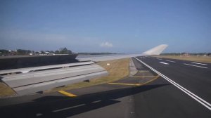 Посадка в аэропорту Денпасар. Бали. Landing at Denpasar. Ngurah Rai Airport.
