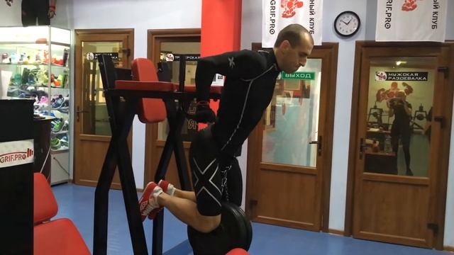 Отжимания на брусьях +60кг на 8 повторений смотреть онлайн