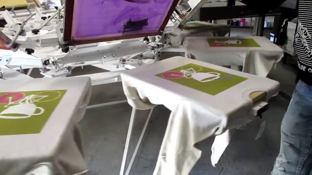 Дешевая ручная карусель. Шелкография. смотреть онлайн