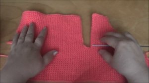 Жилет-распашонка для малыша спицами.Knitted vest for the baby