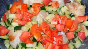 Куриная сковорода с кабачками