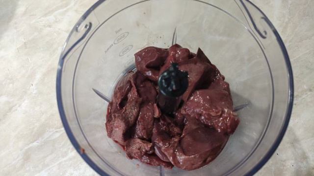 Печеночные котлеты с картофельным пюре и овощами