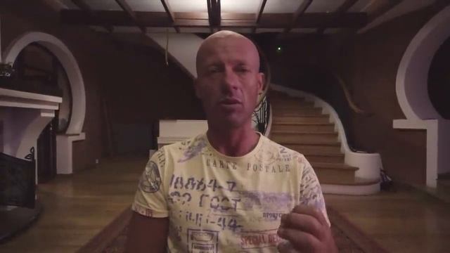 Пока ты это делаешь - жизнь проходит мимо / Юра Ра об одиночестве и друзьях смотреть онлайн